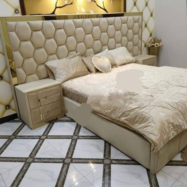 Stylish looking Bed 4