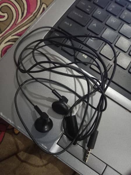 earphones 1