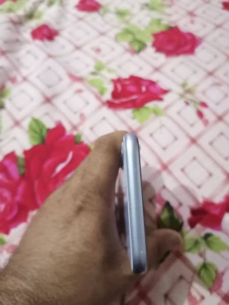 iphone 11 jv 64 gb 4 months sim time not open and repair 5