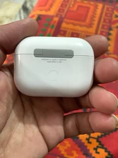 apple airpods pro 2nd edition slitly used box miss