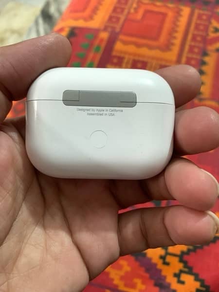 apple airpods pro 2nd edition slitly used box miss 0