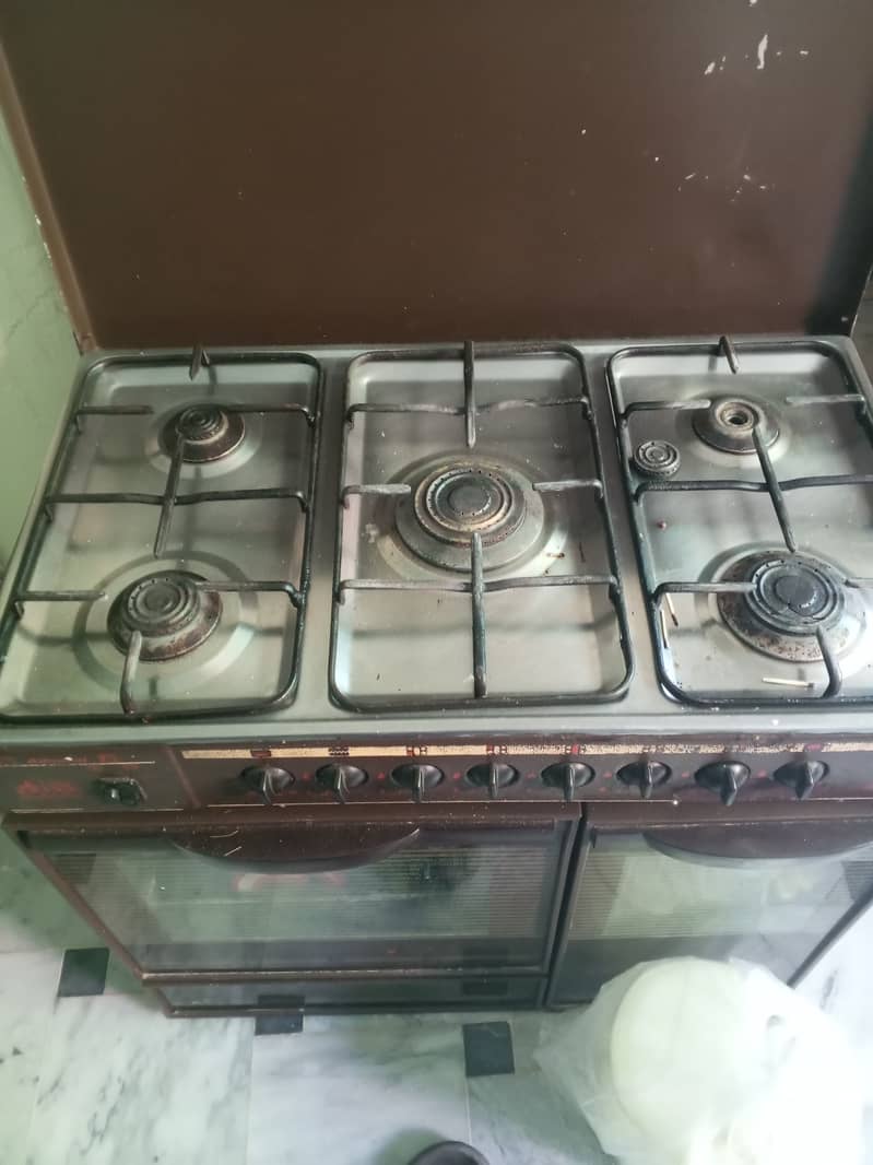 Cooking Range with Five Burners 1