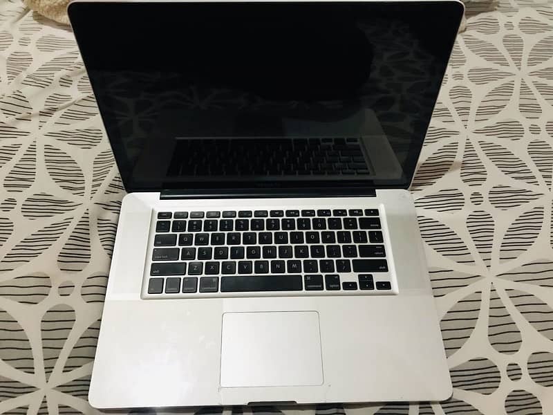 Macbook pro 15 inch 2011 core i7 for sale 3