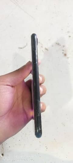 iphone XR black colour 64jb jv condition 10/9 face id ok water pack