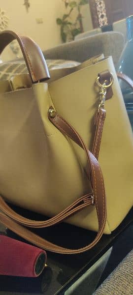 Preloved branded bags from Aldo, Mochari , Outfitters,insignia 3