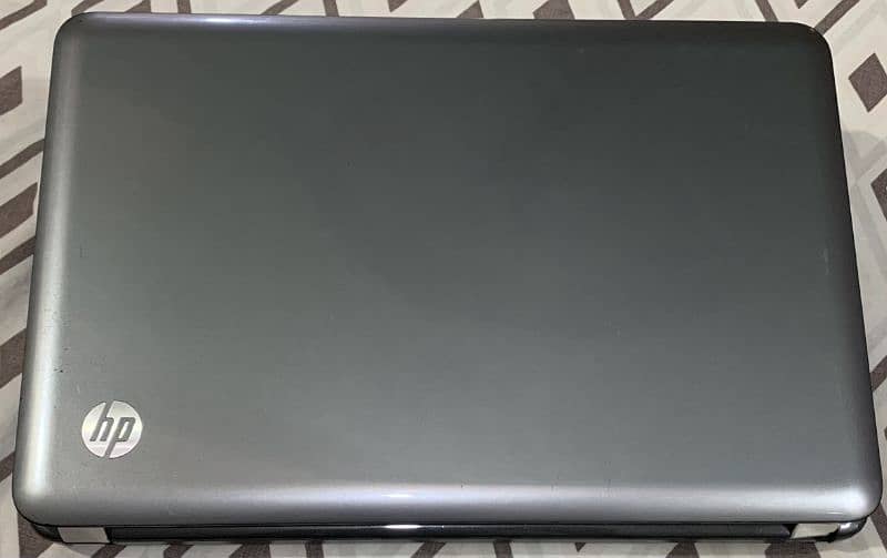 Hp laptop Pavillon g4 series. With charger and laptop bag. 1