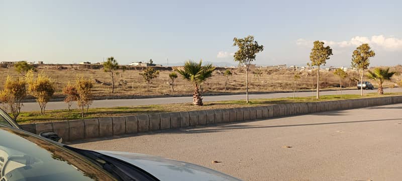 Prime Commercial Opportunity! 15 Marla Commercial Land, Comprising 3 Adjacent 5 Marla Plots, Available for Sale in Square Commercial, Bahria Phase 7, Rawalpindi! 1