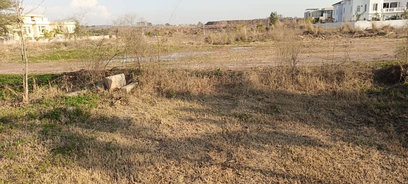 Prime Investment Opportunity 4 Kanal Farm House Plot With Extra Land (Unpaid) Develop Possession Plot For Sale In Executive Block, Gulberg Greens, Islamabad! 5
