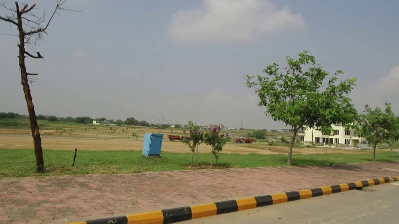 Exclusive Opportunity: 10 Marla Cutting Area Main Road Corner Non- Develop Plot Near To Farmhouse For Sale In Block B, Gulberg Residencia, Islamabad 8