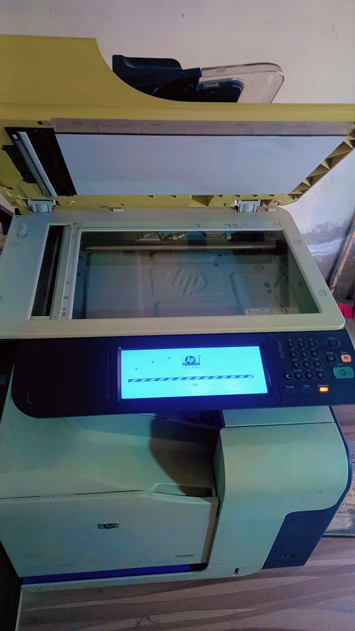 HP Color LaserJet CM3530 Color Multifunction printer (CC519A) 2