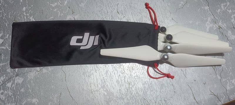 Original DJI Phantom 3 self- tightening Propeller set 9450 1