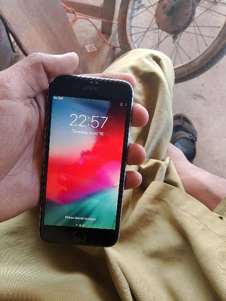 I phone 6 no box only charger lead ,,16gb memory 10by10 condition 5