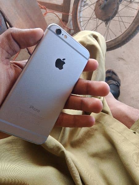 I phone 6 no box only charger lead ,,16gb memory 10by10 condition 6