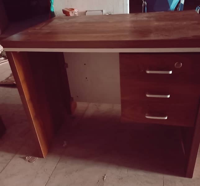 office table with 3 drawers 1