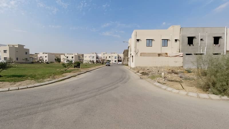 Investors Should sale This Residential Plot Located Ideally In Naya Nazimabad 8