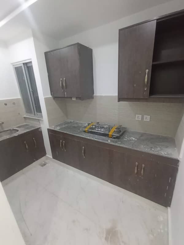 4 Marla Flat Available For Rent Good Location Lift Available 4