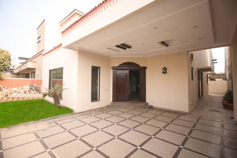 Prime Location 10 Marla Beautiful House For Sale In DHA Phase 5 Block D 1