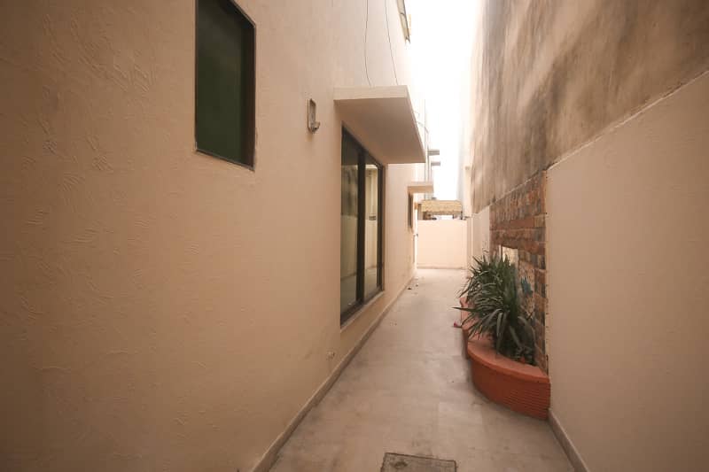 Prime Location 10 Marla Beautiful House For Sale In DHA Phase 5 Block D 2
