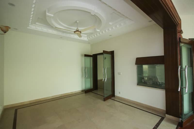 Prime Location 10 Marla Beautiful House For Sale In DHA Phase 5 Block D 3