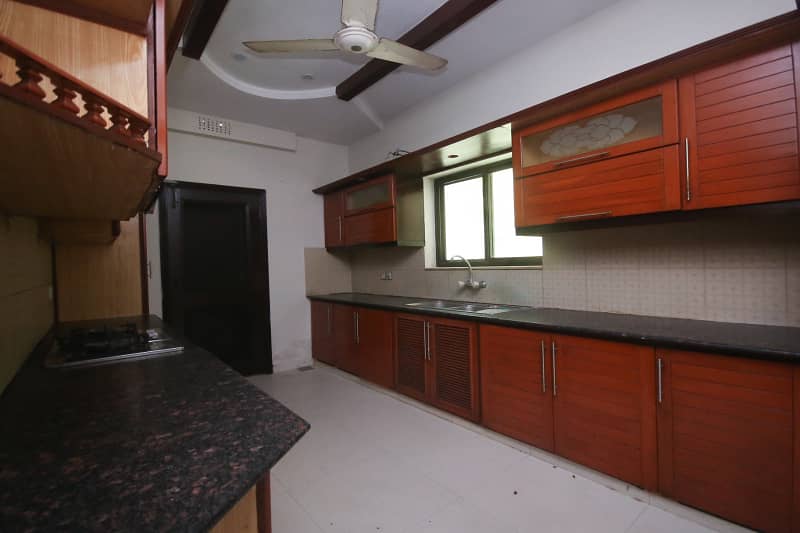 Prime Location 10 Marla Beautiful House For Sale In DHA Phase 5 Block D 8