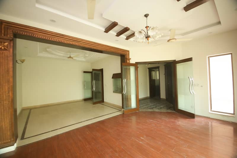 Prime Location 10 Marla Beautiful House For Sale In DHA Phase 5 Block D 12