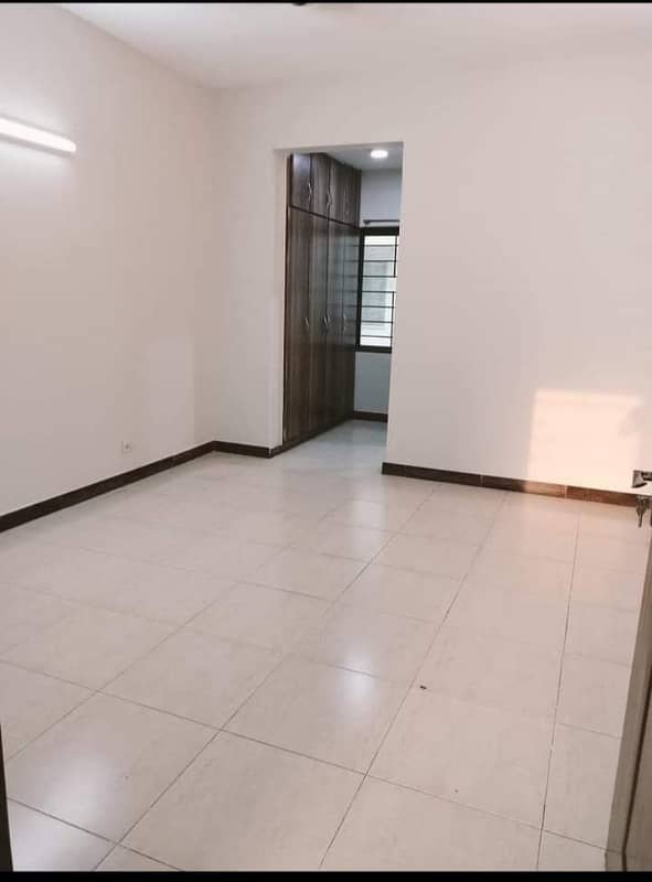 Apartment available for Rent in Askari 11 sec-B Lahore 3
