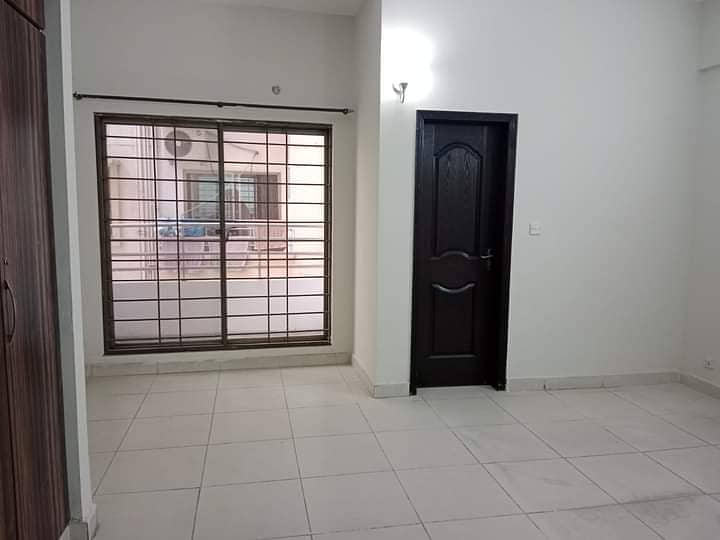 Apartment available for Rent in Askari 11 sec-B Lahore 6