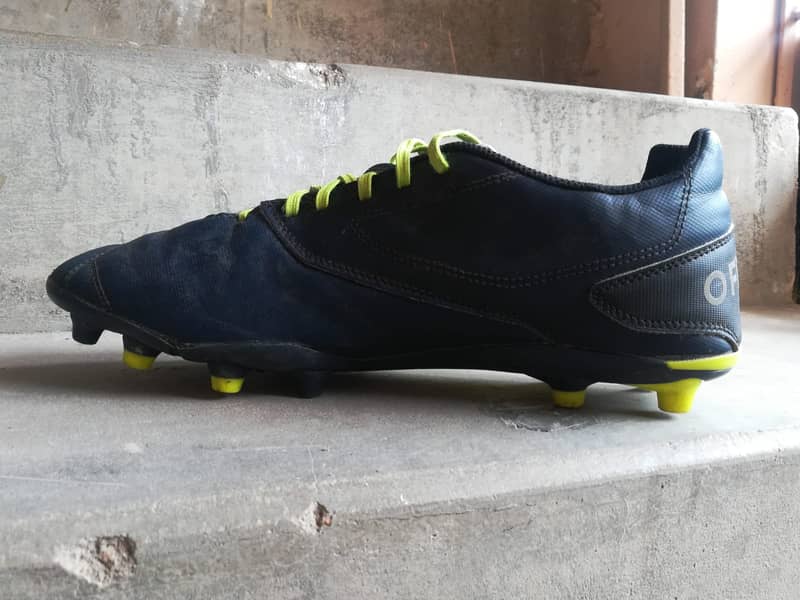 Football shoes for sale in good quality and good price, Used, sized 10 1