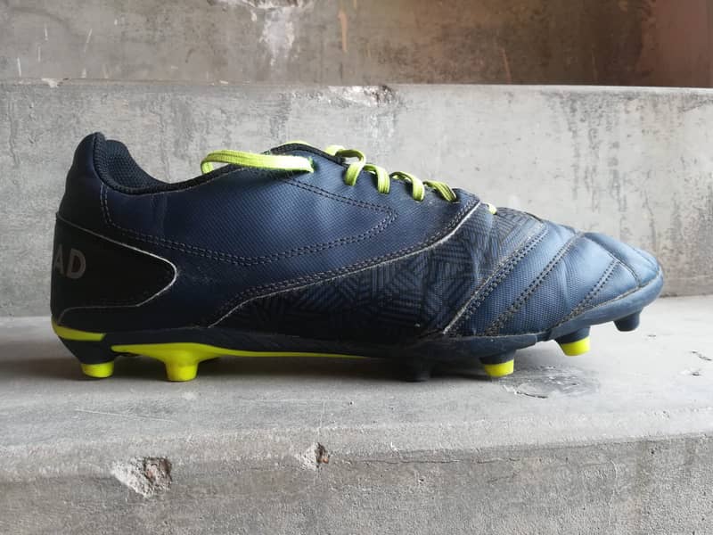 Football shoes for sale in good quality and good price, Used, sized 10 2