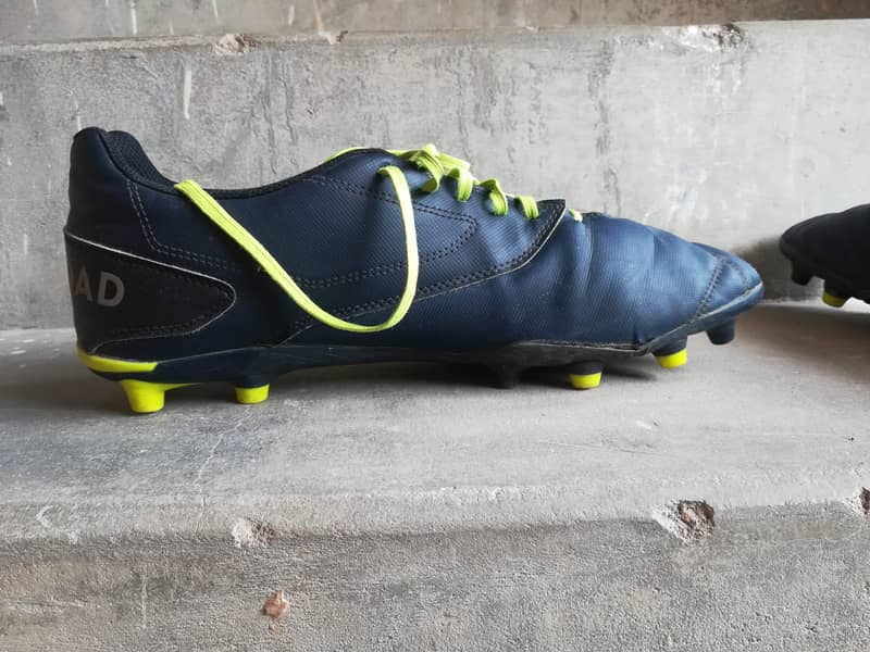 Football shoes for sale in good quality and good price, Used, sized 10 3