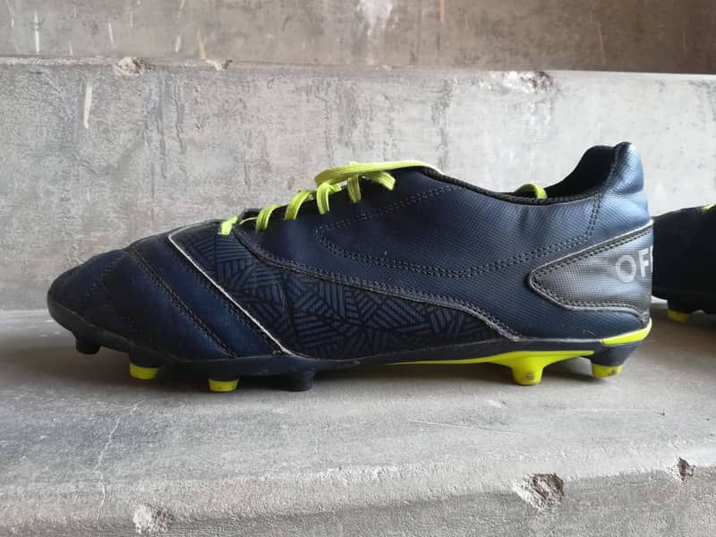 Football shoes for sale in good quality and good price, Used, sized 10 4