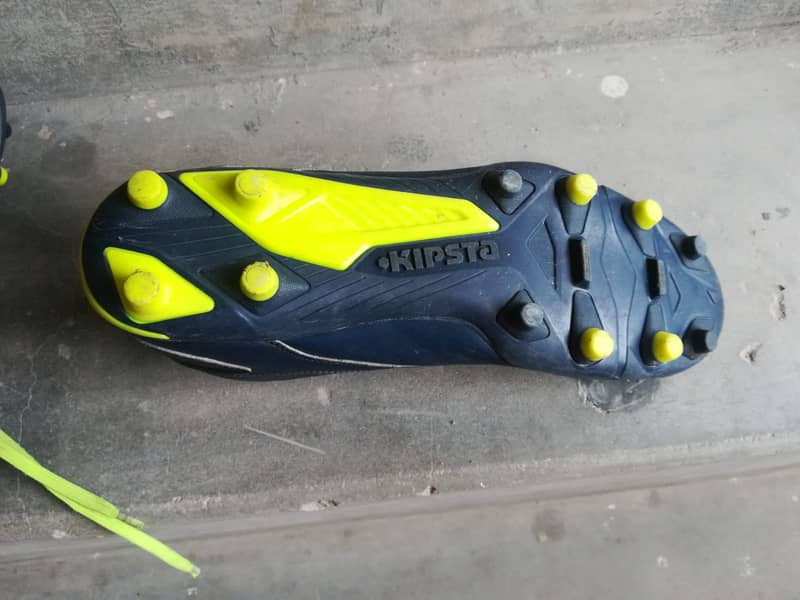 Football shoes for sale in good quality and good price, Used, sized 10 6