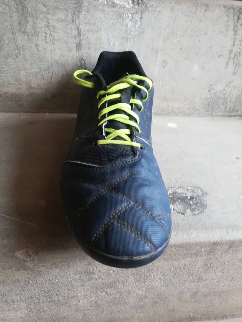 Football shoes for sale in good quality and good price, Used, sized 10 7