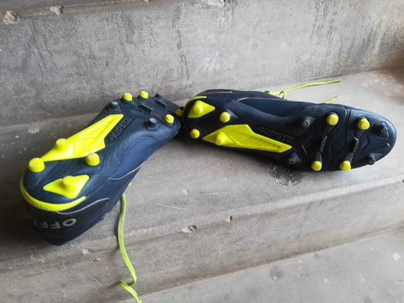 Football shoes for sale in good quality and good price, Used, sized 10 11
