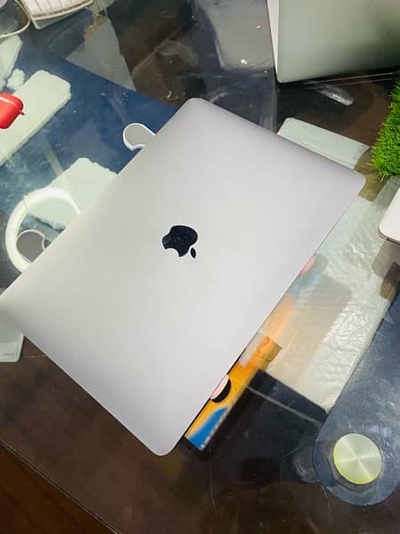 Apple MacBook Pro 2017 13.3 Retina Display 256SSD 5