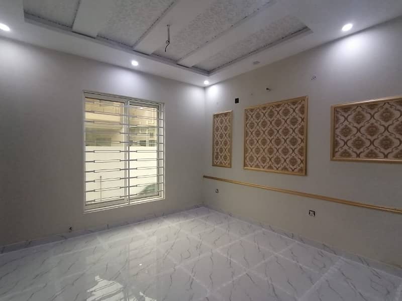 House Is Available For sale In DHA Phase 3 2