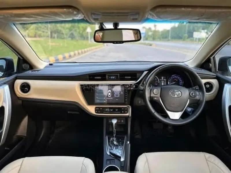 Toyota Corolla Altis Grande 1.8 X 2022  Model Baig Interior 5