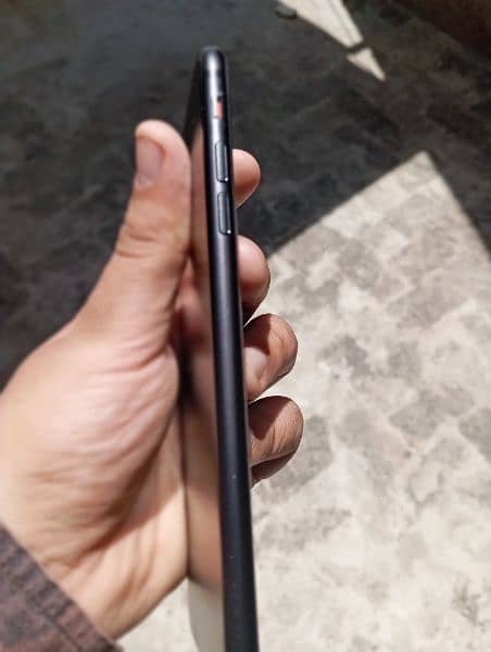 iPhone 7 Plus non PTA jet black 3/128 battery 100% 17