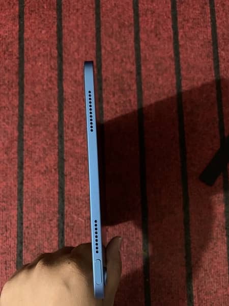Like-New 10th Generation Apple iPad with pencil - Unmissable Deal!"? 5
