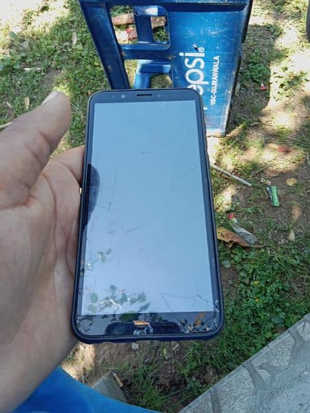 Huawei y7 prime 2018 for sale Rs 7000 (3/32) just screen broken 4