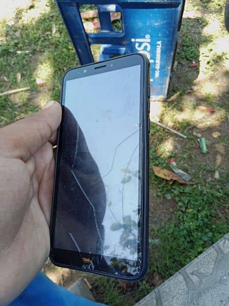 Huawei y7 prime 2018 for sale Rs 7000 (3/32) just screen broken 6