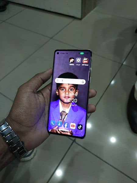 OnePlus 8 Dual sim 8-128 Global version 10/10 condition with Charger 2