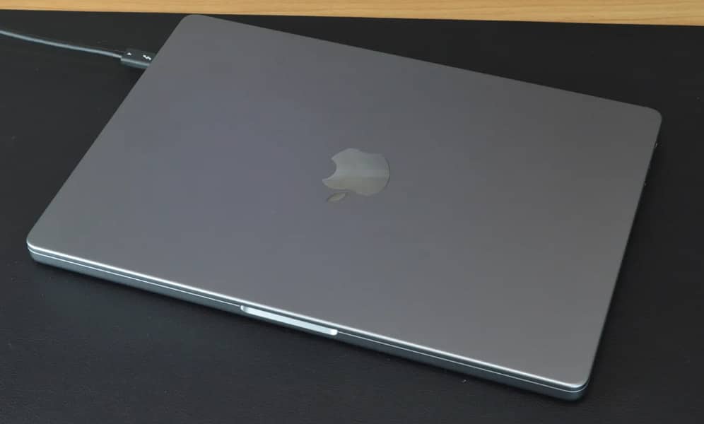 Apple Macbook Pro 14 MKGP3 - Apple M1 Pro Chip 8-cores CPU 14-cores 5