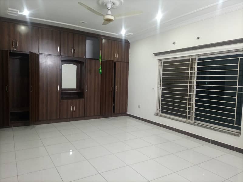 15 Marla Upper Portion, 3 Bed Room With attached Bath, Drawing Dinning, Kitchen, T. V Lounge, Servant Quater 6