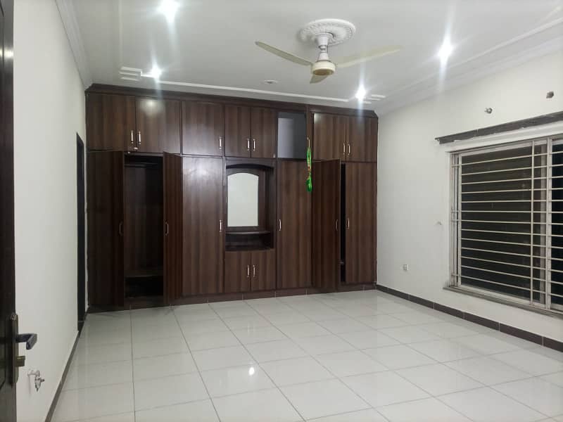 15 Marla Upper Portion, 3 Bed Room With attached Bath, Drawing Dinning, Kitchen, T. V Lounge, Servant Quater 9