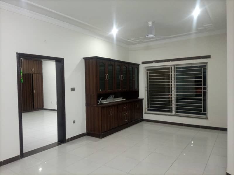 15 Marla Upper Portion, 3 Bed Room With attached Bath, Drawing Dinning, Kitchen, T. V Lounge, Servant Quater 10