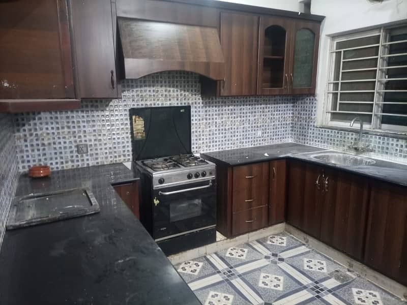 15 Marla Upper Portion, 3 Bed Room With attached Bath, Drawing Dinning, Kitchen, T. V Lounge, Servant Quater 12