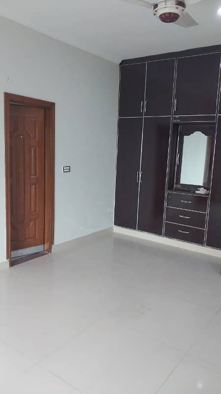 A Beautiful And Allegiance 10 Marla House Available For Rent In Bahria Town Lahore. It Is Available At Very Affordable Rate. 13