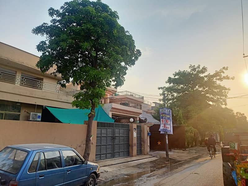 4500 Square Feet House In Johar Town Phase 1 - Block E1 Is Available For Sale 2