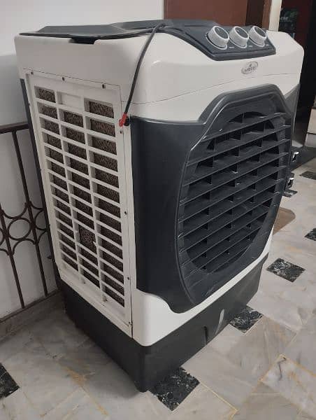 Mzee brand air cooler ice box model just like a new just buy & use 1